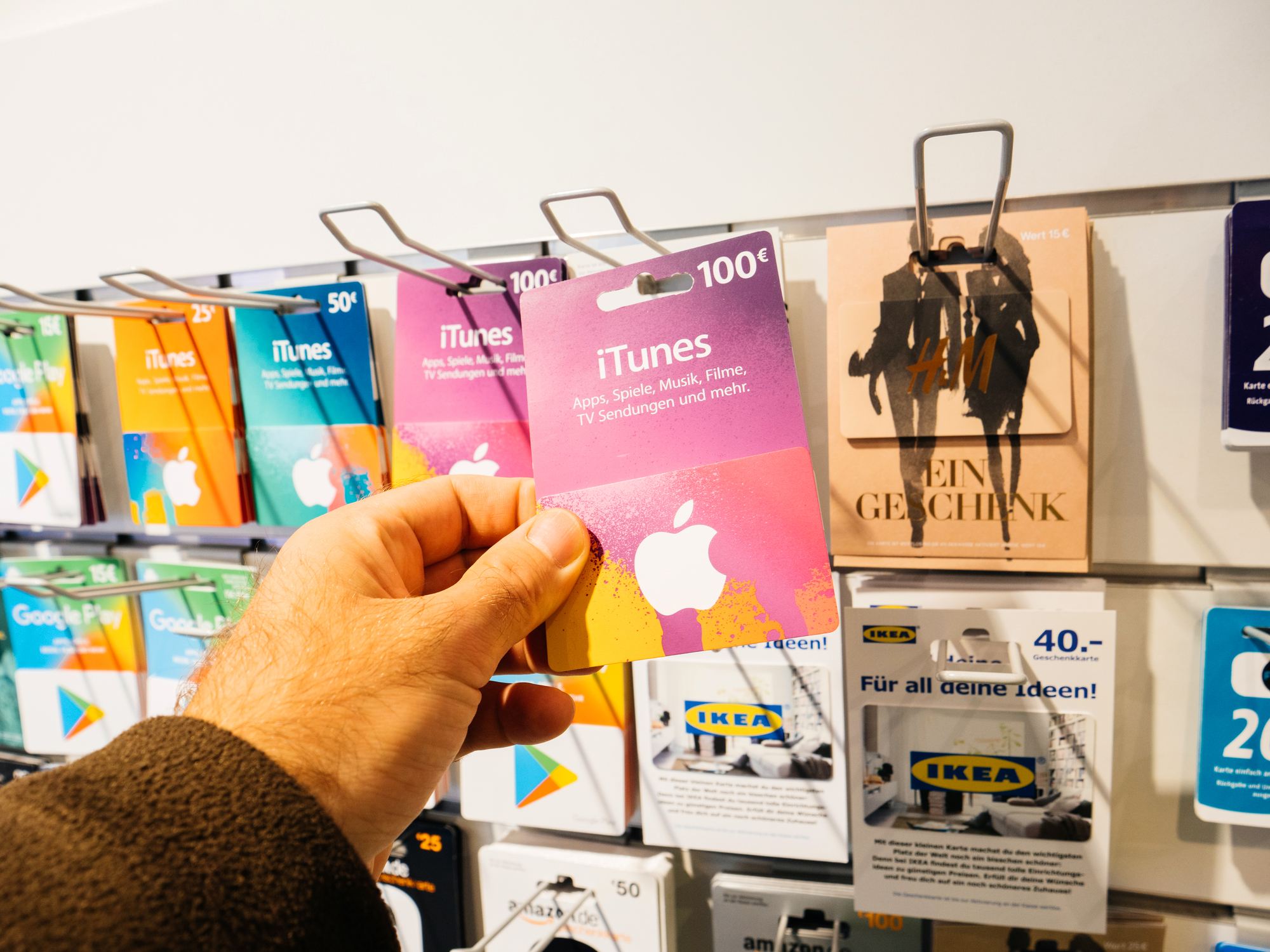 Person buying APple gift cards regarding the Apple gift card scam class action lawsuit