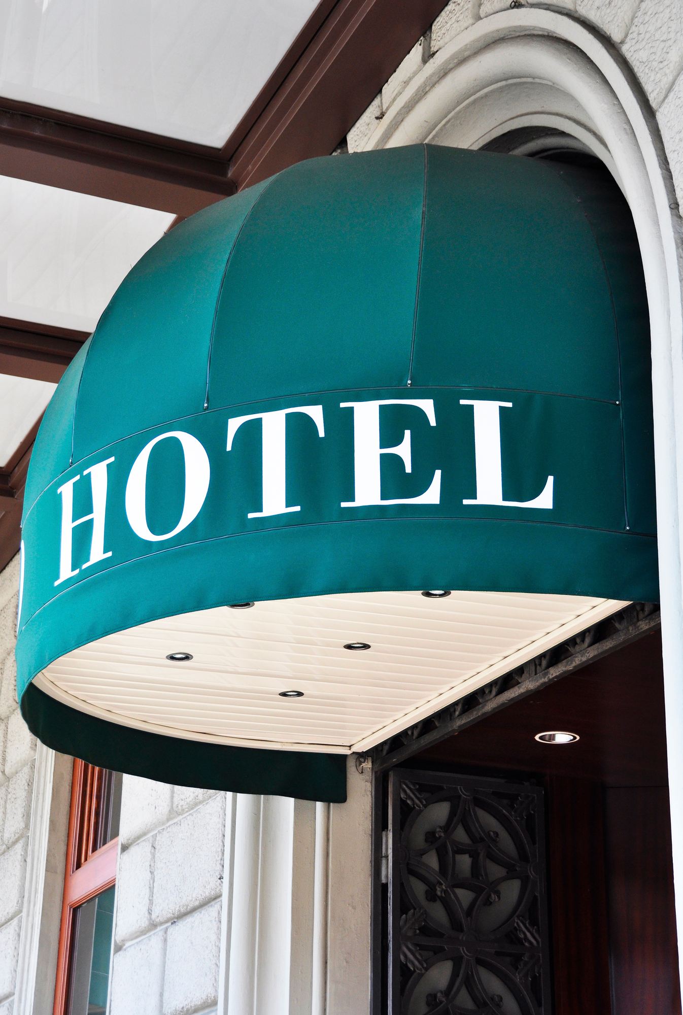 Hotel exterior regarding the Aviva Insurance Company class action lawsuit in Canada