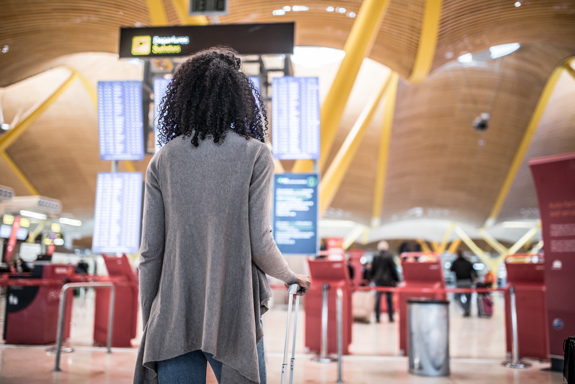 Traveller in airport regarding the new refund regulations to protect passengers 