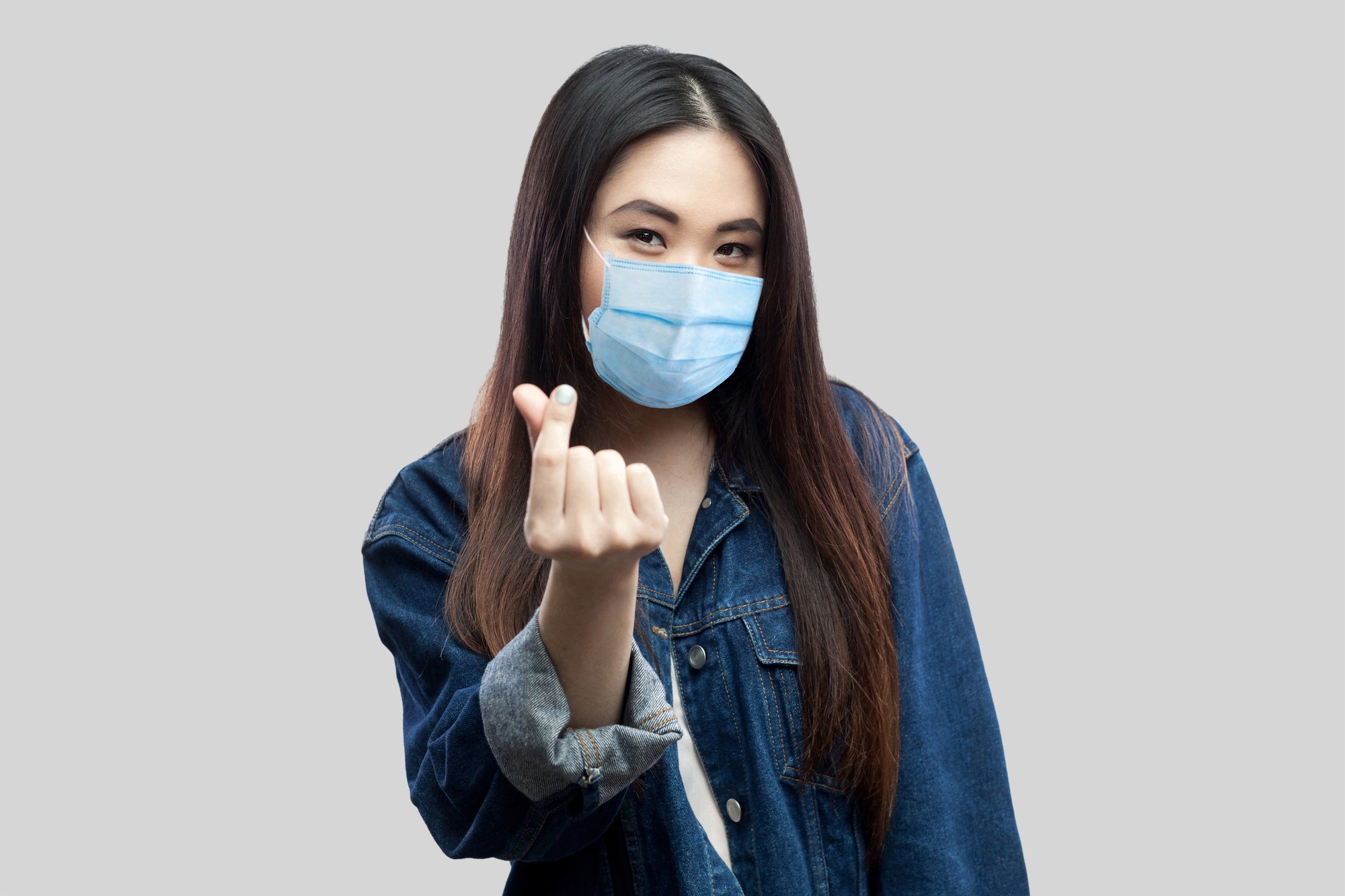 Woman doing money gesture regarding Canadian airlines giving customers refunds for cancelled flights